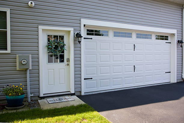 24/7 Emergency Garage Door Panel Replacement experts in Allen County County, KS